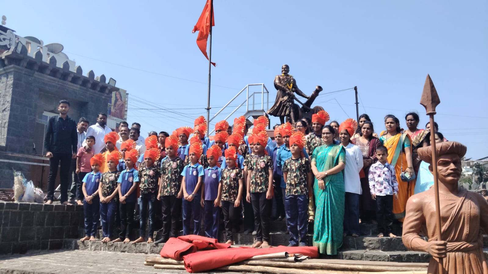 राजमुद्राच्या यशस्वी विद्यार्थ्यांचे छत्रपती राजघराण्याकडून कौतुकाचा वर्षाव